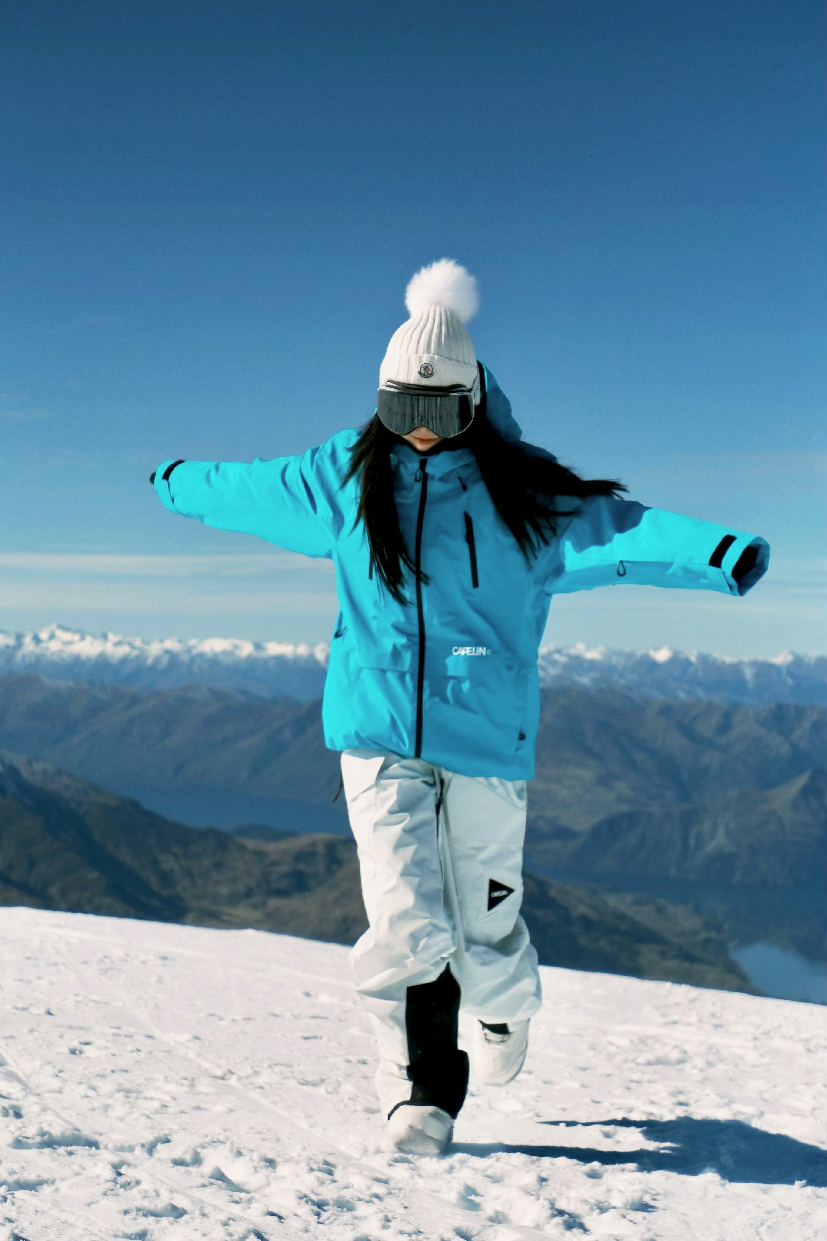 Mastering the Layering System: How to Dress for Skiing with the Right CAPELIN CREW Mastering the Layering System: How to Dress for Skiing with the Right CAPELIN CREW