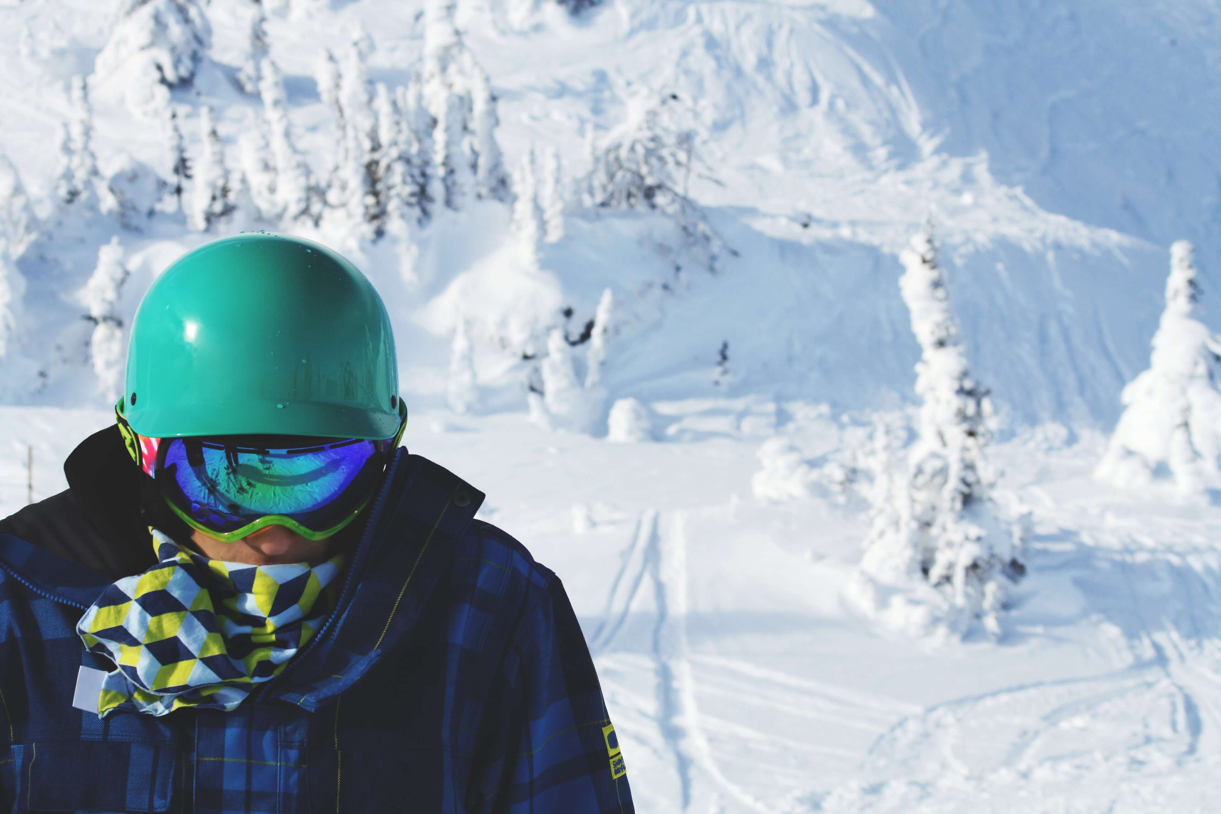 Top Features to Look for When Buying Men's Snowboarding Pants